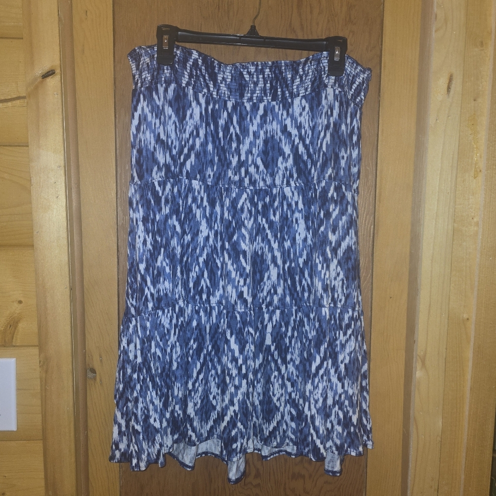 St. Johns bay Rayon blend M stretchy waist navy/white flowy printed midi skirt